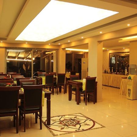 Life Hotel Кіренія Екстер'єр фото