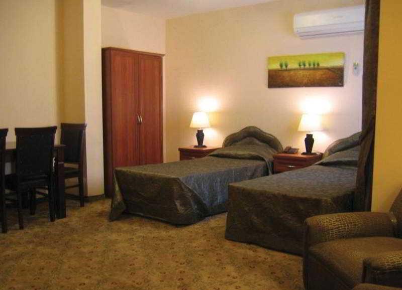 Life Hotel Кіренія Екстер'єр фото