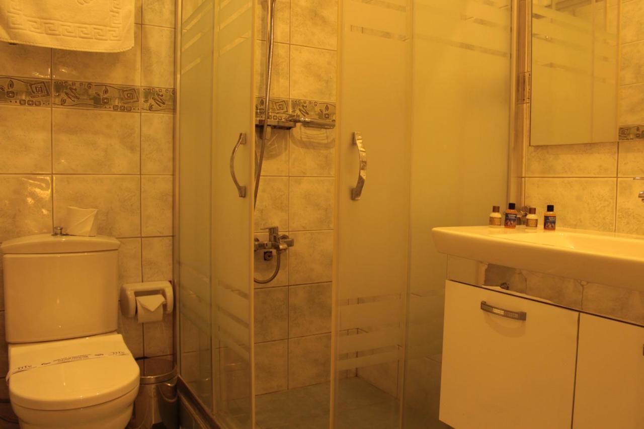 Life Hotel Кіренія Екстер'єр фото